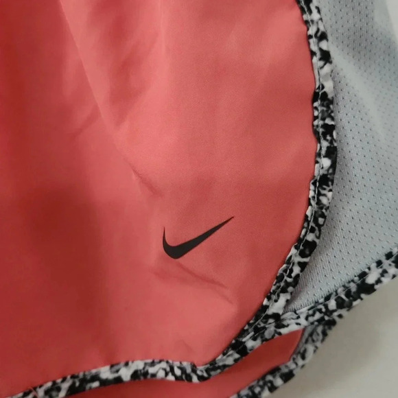 Nike Girls Dry Tempo Shorts - Picture 2 of 4